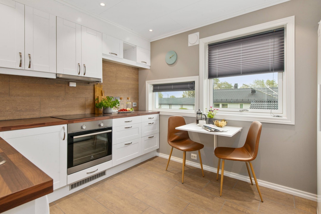 Maintaining a Clean Kitchen in Your Vacation Rental: Tips and Tricks